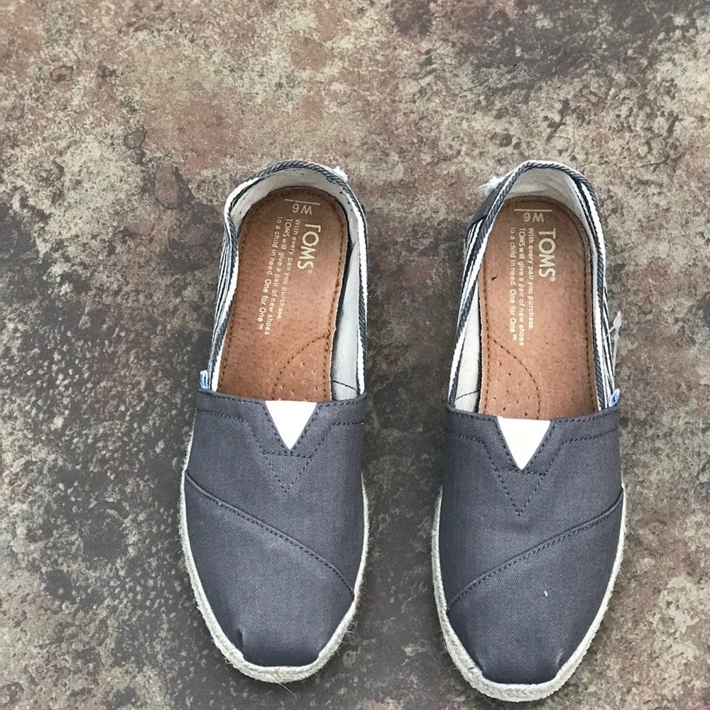 Tom’s loafer